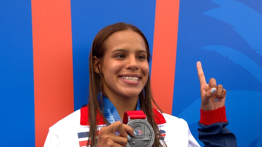 Victoria Garza gana plata en clavado