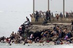 España despliega al Ejército en Ceuta tras entrada masiva de migrantes y muerte de nueve