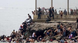 Espa&ntilde;a despliega al Ej&eacute;rcito en Ceuta tras entrada masiva de migrantes y muerte de nueve