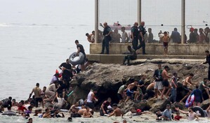 Espa&ntilde;a despliega al Ej&eacute;rcito en Ceuta tras entrada masiva de migrantes y muerte de nueve