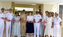 Gobierno entrega destacamento, cinco casas vacacionales y una marina seca para la Armada en Bayah&iacute;be