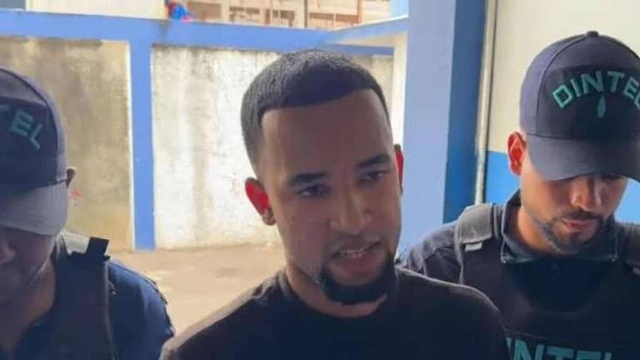 Liberan a dirigente estudiantil en SFM pese a orden de arresto por intento de homicidio