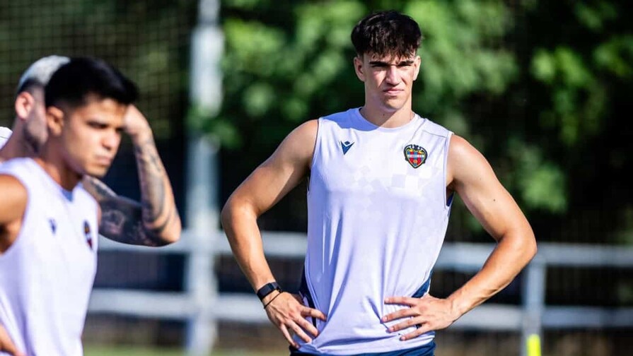 Real Madrid ficha al delantero Carlos Espí, del Levante Real Madrid ficha al delantero Carlos Espí, del Levante