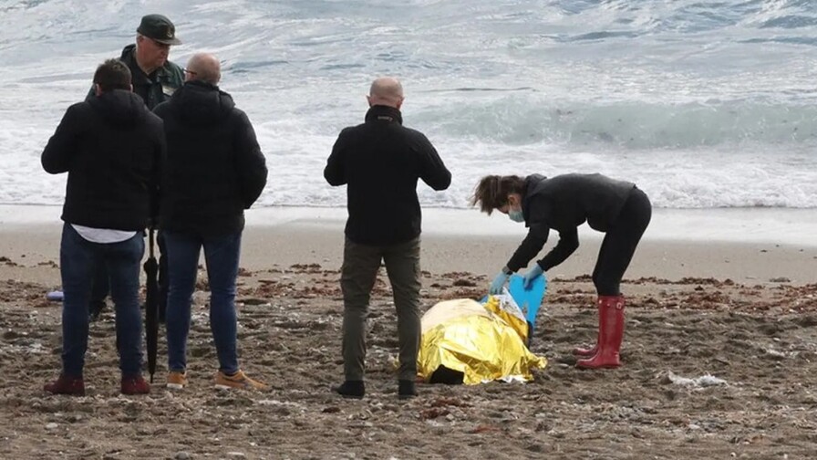 Hallan otros seis cadáveres más y se eleva a 15 los recuperados del mar en entrada masiva