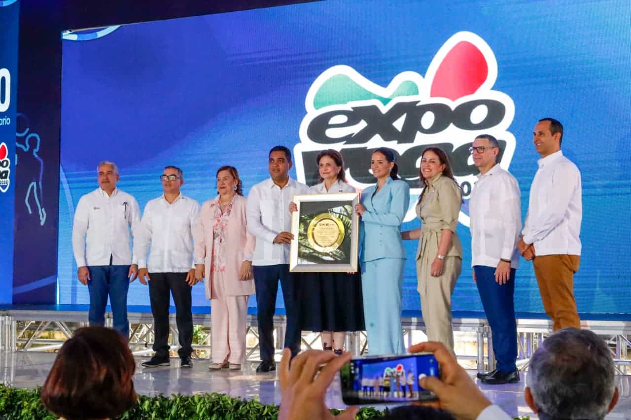 Reconocimiento al ministro de Deportes  Kelvin Cruz.