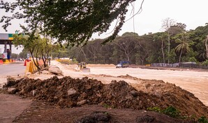 Avanzan trabajos de ampliaci&oacute;n del peaje de la 6 de Noviembre para mejorar la fluidez vehicular
