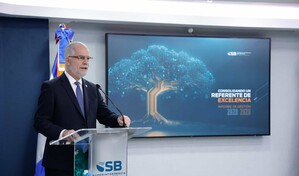 Con las manos abiertas, as&iacute; se despide Alejandro Fern&aacute;ndez de la Superintendencia de Bancos