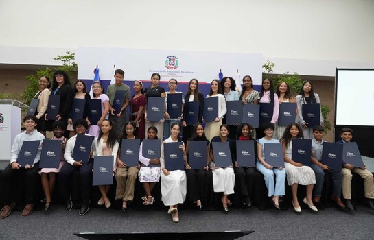 INDEX reconoce a j&oacute;venes dominicanos por su desempe&ntilde;o acad&eacute;mico y liderazgo