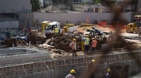 Del pico y la pala a gr&uacute;as, drones e inteligencia artificial en la construcci&oacute;n de obras