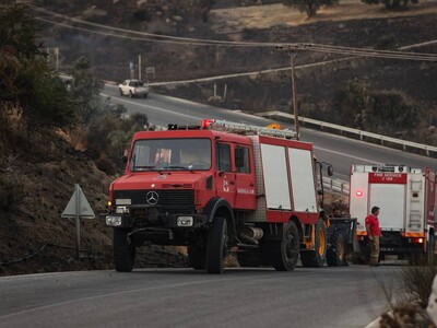 Tras los incendios en España y Francia, el fuego devora isla griega