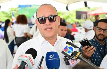 Alcalde de Santiago revela que también fue víctima de fraude mientras investigan estafa al cabildo