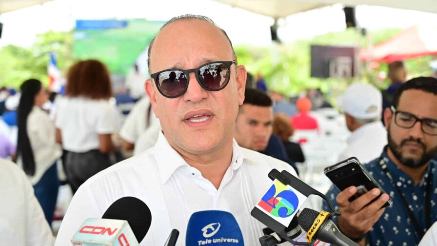 Alcalde de Santiago revela que también fue víctima de fraude mientras investigan estafa al cabildo