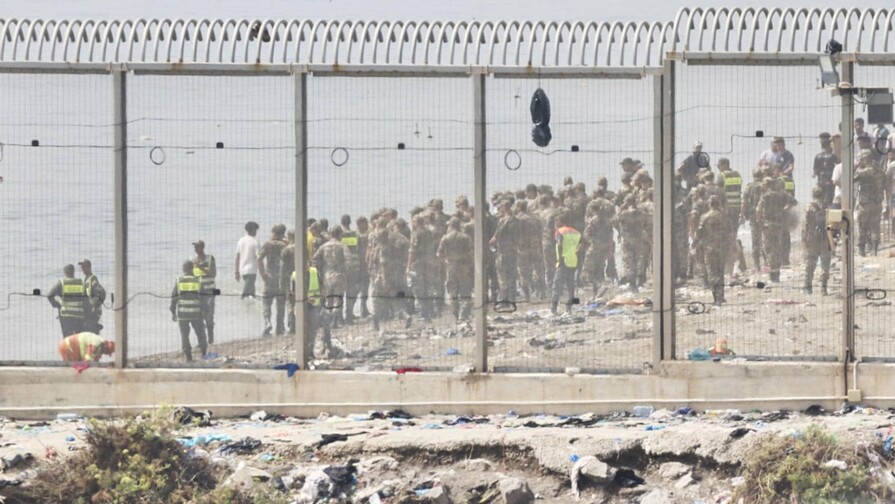 España anuncia normalidad en Ceuta y pide una reunión urgente sobre migración