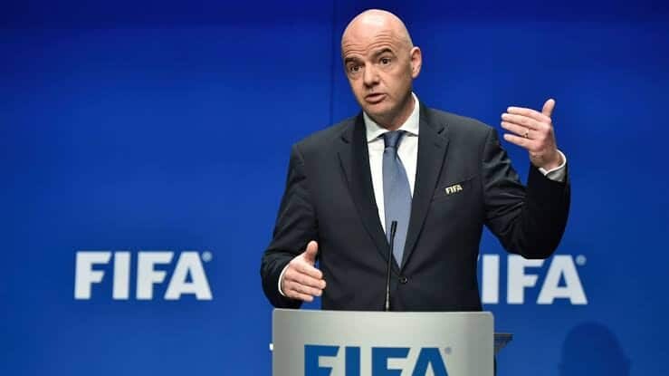 Infantino da marcha atr&aacute;s y retira el plan de inversiones privadas en la FIFA