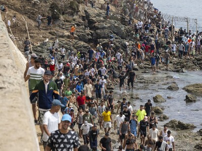 Italia comienza controles a viajeros de España por crisis en Ceuta