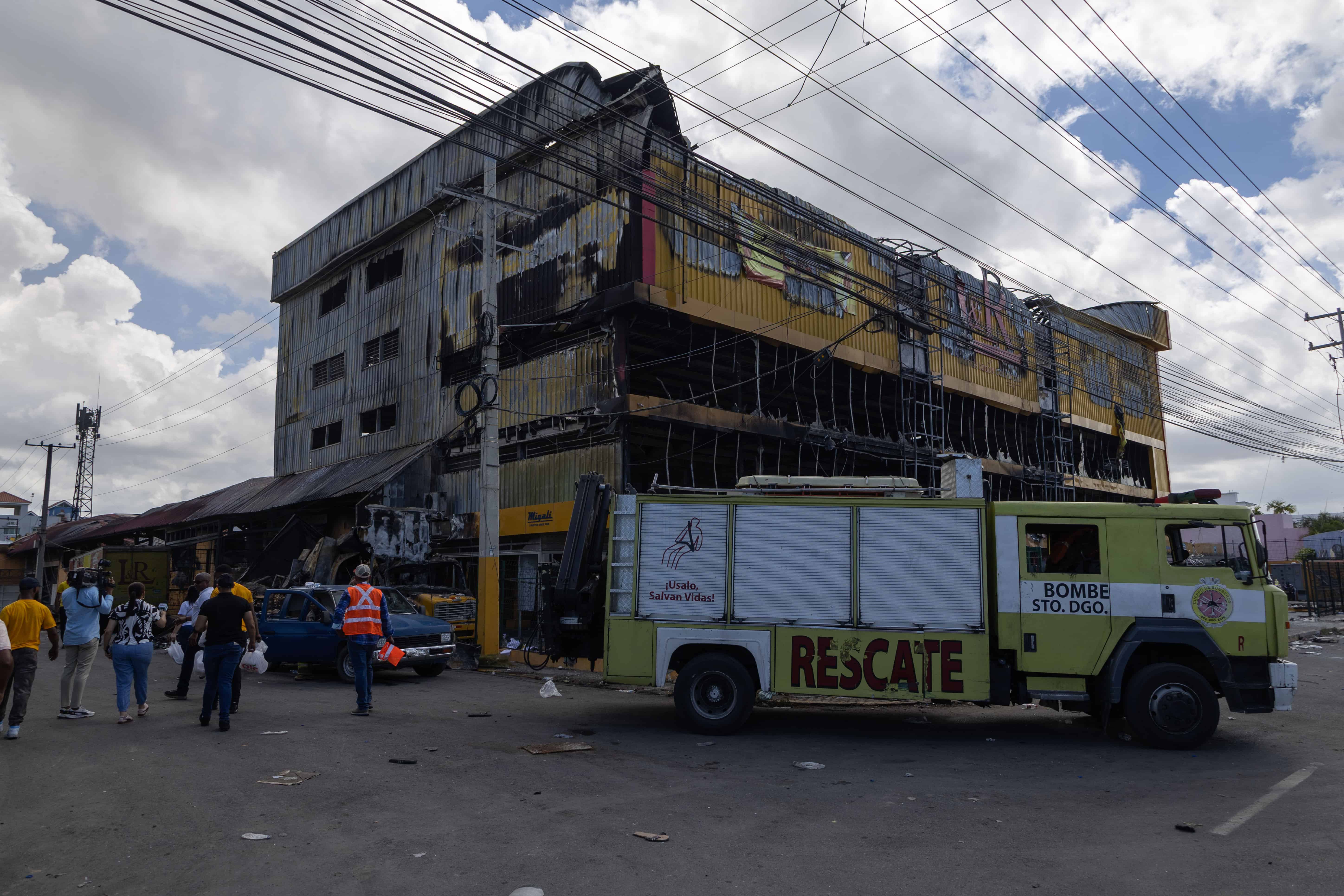 La tienda está ubicada en la marginal de la Autopista Las Américas.<div><br></div>