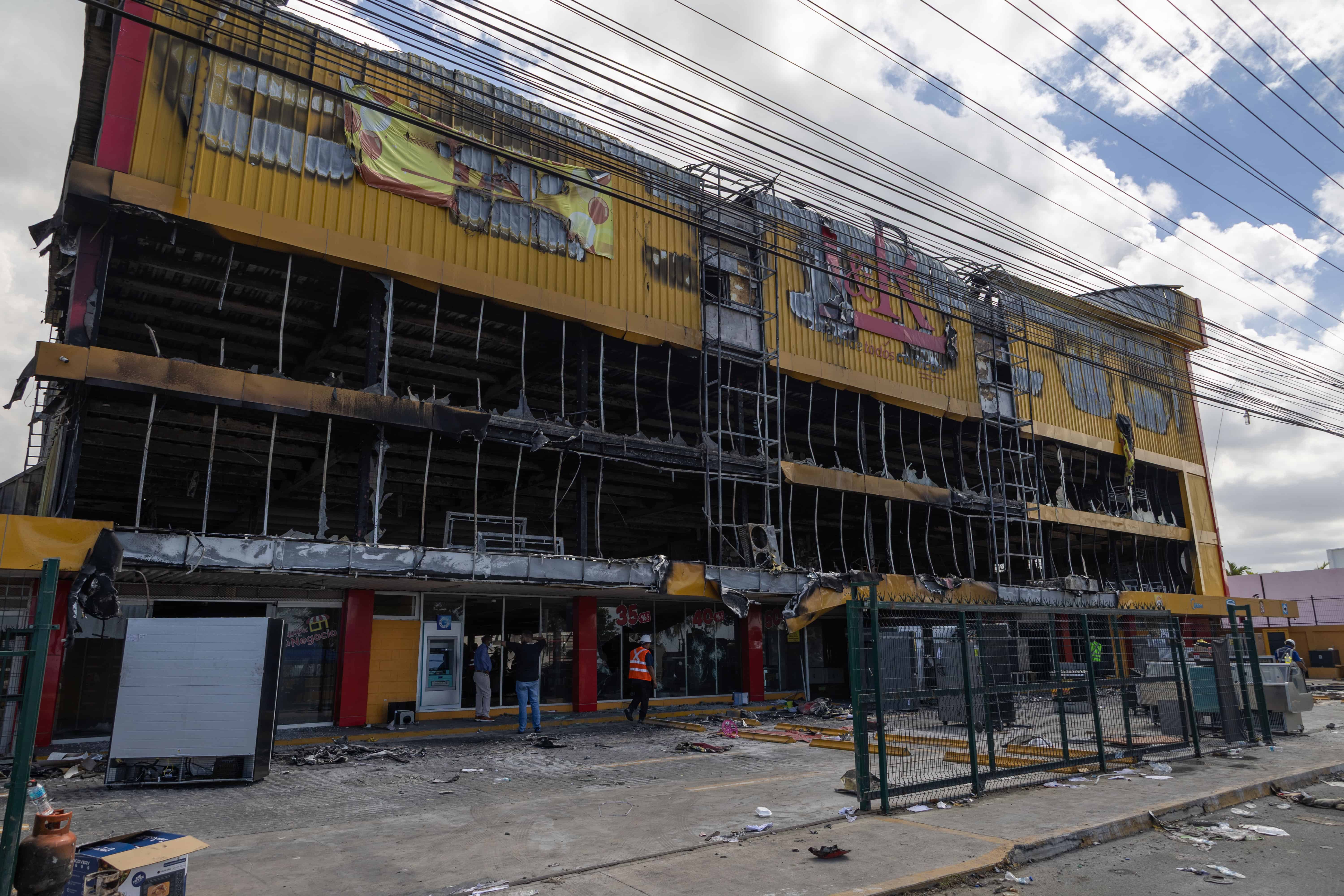El edificio será reconstuido, según el vicepresidente de L & R Comercial, Federico Féliz.
