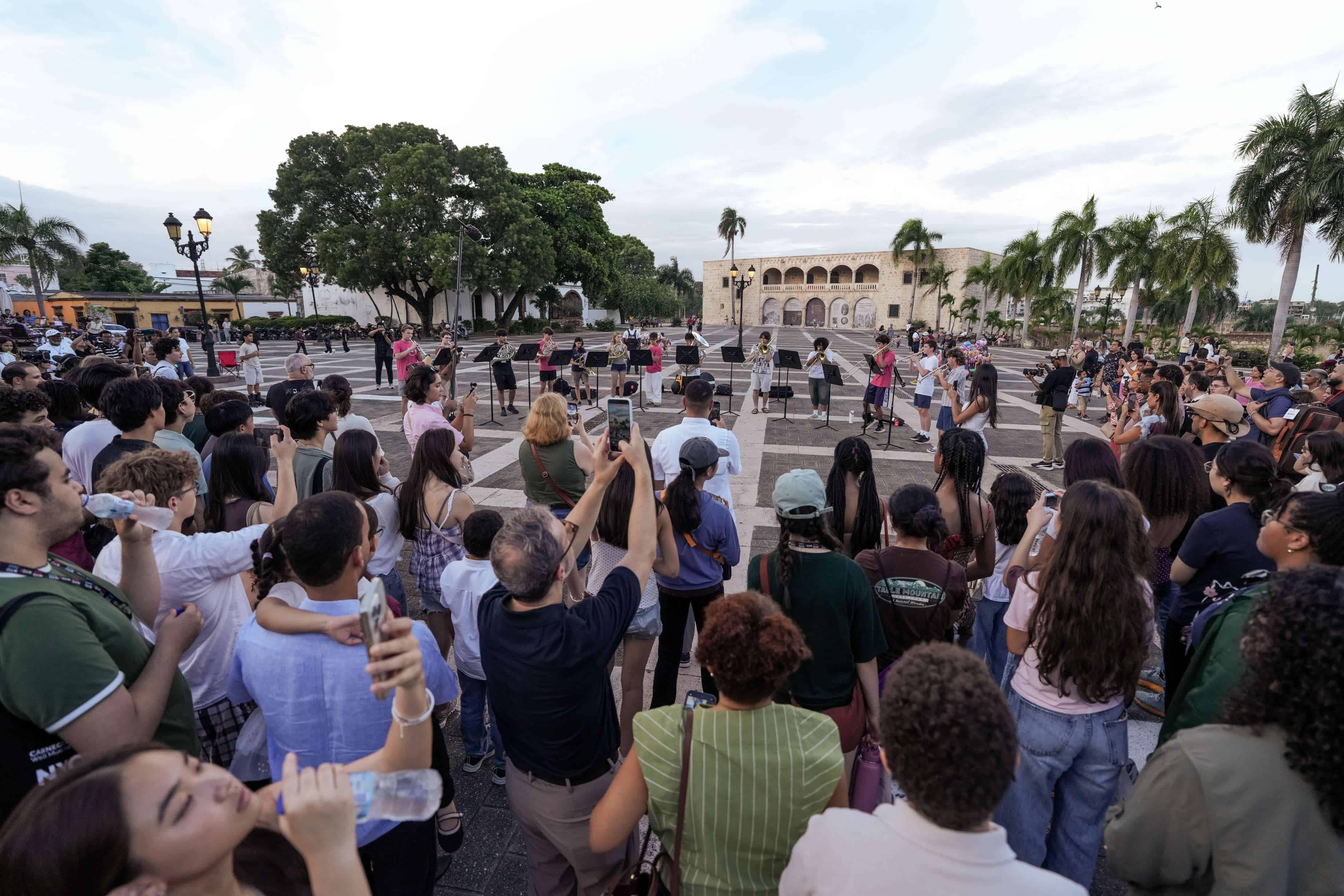 Los visitantes de la Ciudad Colonial disfrutaron intervenciones musicales sorpresa.