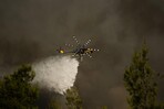 Dos pilotos mueren en choque entre helicópteros que combatían incendios en Grecia