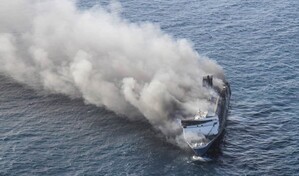 Cinco personas muertas y 41 desaparecidas por incendio de un ferry en Indonesia