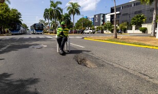 Tronera causa da&ntilde;os en la avenida  Jim&eacute;nez Moya