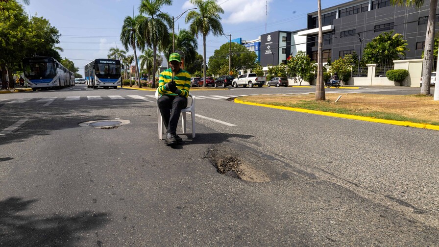 Tronera causa daños en la avenida  Jiménez Moya
