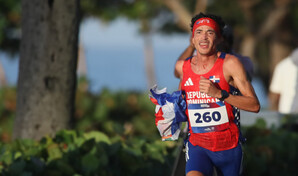 &Aacute;lvaro Abreu conquista el oro en la media marat&oacute;n y hace historia para RD