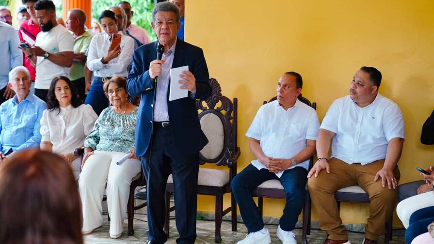 Leonel Fernández denuncia caos en mercado de Dajabón: No parece un lugar de República Dominicana Leonel Fernández denuncia caos en mercado de Dajabón: No parece un lugar de República Dominicana