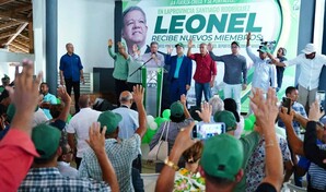 Leonel juramenta a exdirigentes del PRM y el PLD en la L&iacute;nea Noroeste