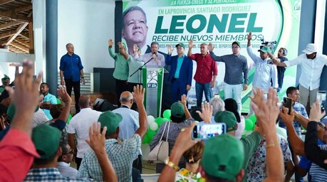 Leonel juramenta a exdirigentes del PRM y el PLD en la L&iacute;nea Noroeste