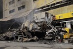 Bomberos prevén sofocar este domingo los últimos focos del incendio en L&R Comercial Bomberos prevén sofocar este domingo los últimos focos del incendio en L&R Comercial