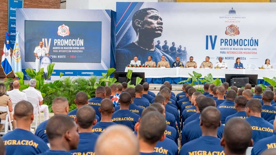 Migración dice que cambió la formación de sus agentes y hoy deporta a más inmigrantes