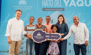 Raquel Pe&ntilde;a entrega 168 apartamentos de Mi Vivienda Hato del Yaque en Santiago