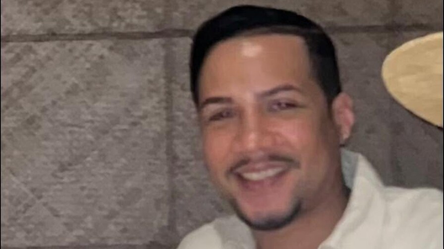 Dominicano es hallado muerto a puñaladas en edificio de lujo de Nueva York; detienen a hombre desnudo Dominicano es hallado muerto a puñaladas en edificio de lujo de Nueva York; detienen a hombre desnudo