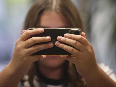 ONG y expertos se oponen a prohibir redes sociales a menores UE