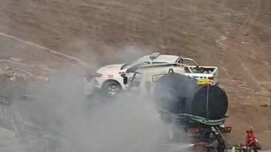 Camioneta se incendia cerca de la estaci&oacute;n del Metro del kil&oacute;metro 9