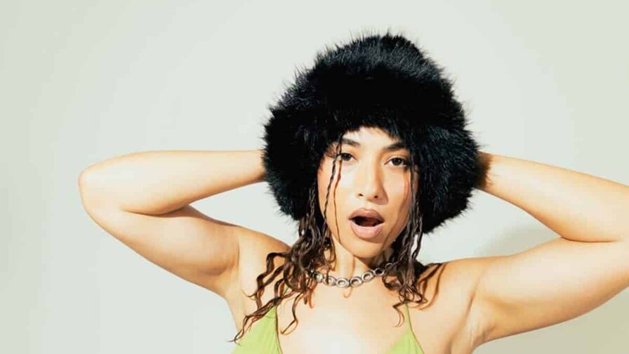 Letón Pé lanza La goloteka, la versión remixeada de su álbum debut Golosa Letón Pé lanza La goloteka, la versión remixeada de su álbum debut Golosa