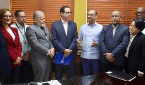 El PRM deposita ante la JCE su padr&oacute;n con 1.5 millones de militantes