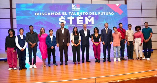 J&oacute;venes de 25 provincias son reconocidos por desarrollar iniciativas STEM