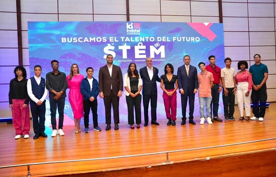 J&oacute;venes de 25 provincias son reconocidos por desarrollar iniciativas STEM