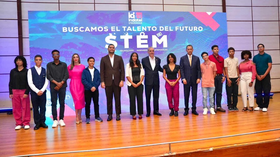 Jóvenes de 25 provincias son reconocidos por desarrollar iniciativas STEM Jóvenes de 25 provincias son reconocidos por desarrollar iniciativas STEM