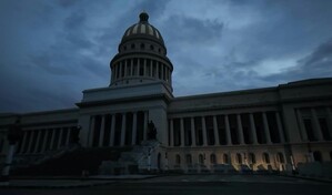 Mal tiempo en Cuba frena reconexi&oacute;n el&eacute;ctrica tras apag&oacute;n nacional