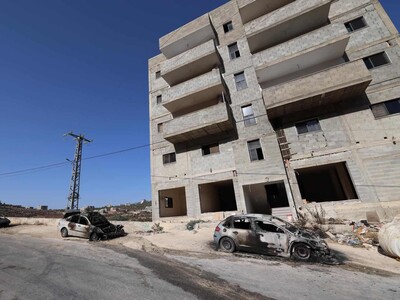 Colonos israelíes queman tres coches de palestinos en Cisjordania