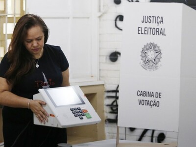 Brasil presenta interior de urna electrónica
