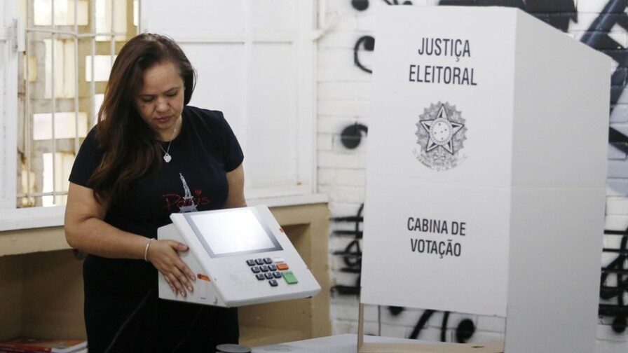 Brasil exhibe por primera vez el interior de una urna electrónica ante críticas políticas Brasil exhibe por primera vez el interior de una urna electrónica ante críticas políticas