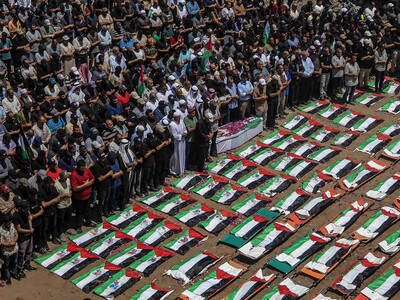 Gaza entierra a 112 parientes, el mayor funeral de familia