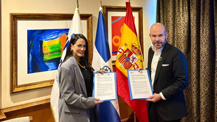 Index firma acuerdo con organizaci&oacute;n internacional para capacitar a dominicanos en el exterior