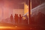Bomberos y Policía buscan determinar origen del fuego en L&R Comercial Bomberos y Policía buscan determinar origen del fuego en L&R Comercial