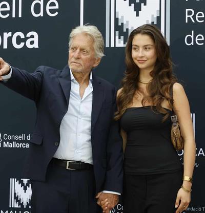 El actor Michael Douglas y el dise&ntilde;ador Pablo Erroz, embajadores Terra dHonor de Mallorca