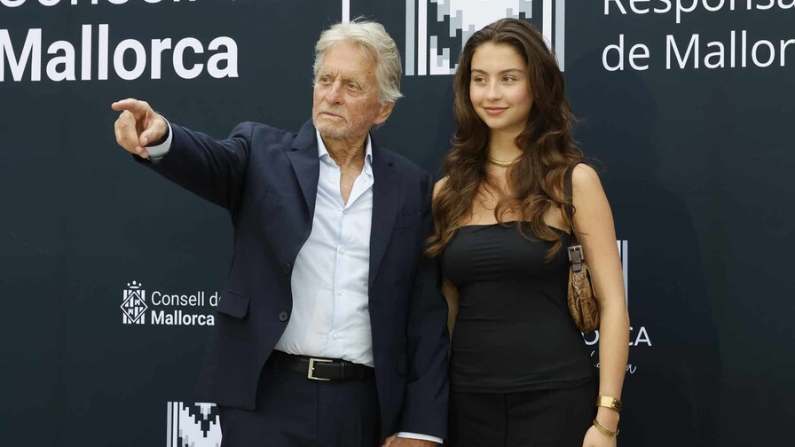 El actor Michael Douglas y el diseñador Pablo Erroz, embajadores Terra dHonor de Mallorca El actor Michael Douglas y el diseñador Pablo Erroz, embajadores Terra dHonor de Mallorca